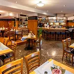 فندق Und Restaurant Nehrener Hof 3*