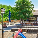 فندق Und Restaurant Nehrener Hof 3*