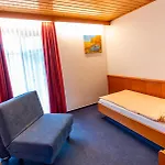 Und Restaurant Nehrener Hof فندق 3*