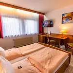 فندق Und Restaurant Nehrener Hof 3*