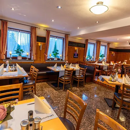 Und Restaurant Nehrener Hof 호텔