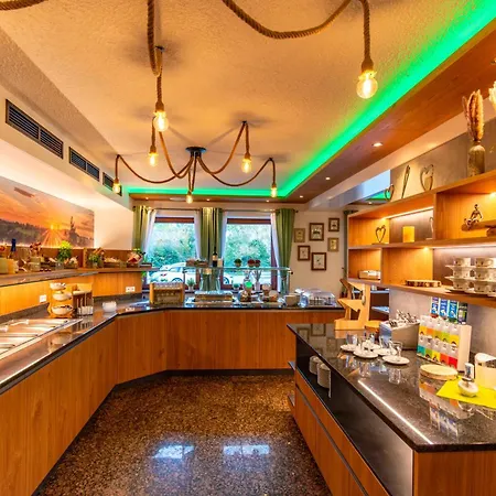 Und Restaurant Nehrener Hof 네렌