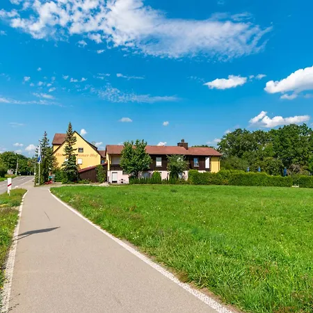 Und Restaurant Nehrener Hof ホテル Nehren