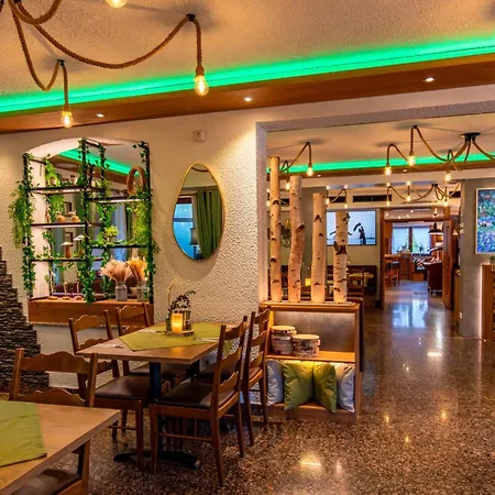 Hotel Und Restaurant Nehrener Hof 3*