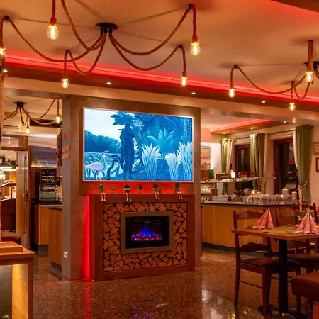 Und Restaurant Nehrener Hof 3*