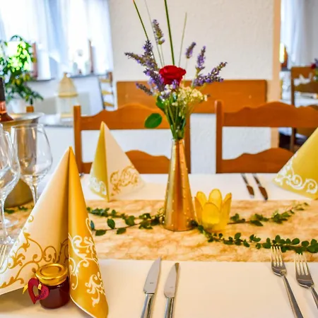 호텔 Und Restaurant Nehrener Hof 네렌