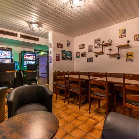 Und Restaurant Nehrener Hof 호텔