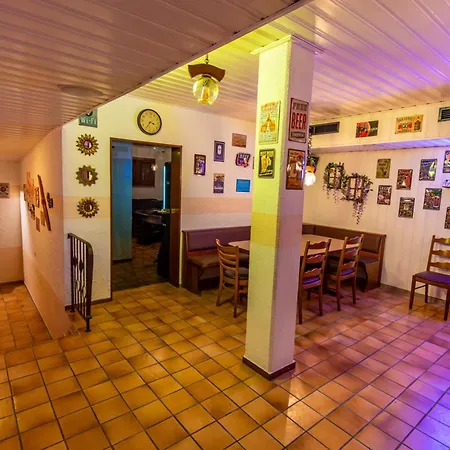 Und Restaurant Nehrener Hof 3* 네렌