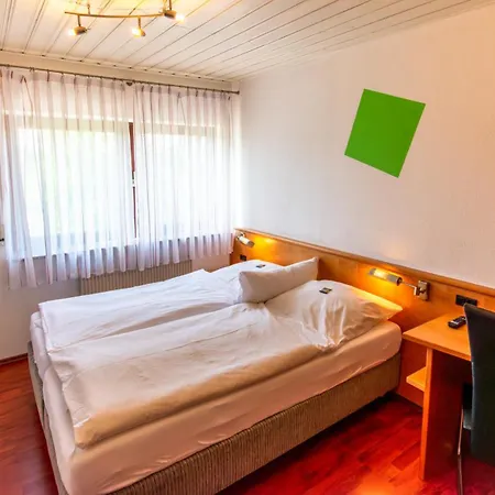 호텔 Und Restaurant Nehrener Hof 네렌