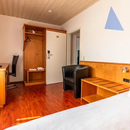 Und Restaurant Nehrener Hof 3*