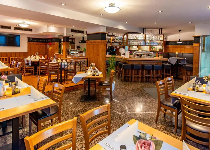 ホテル Und Restaurant Nehrener Hof 3*