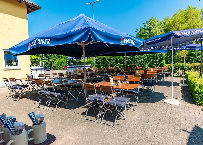 Und Restaurant Nehrener Hof ホテル 3*