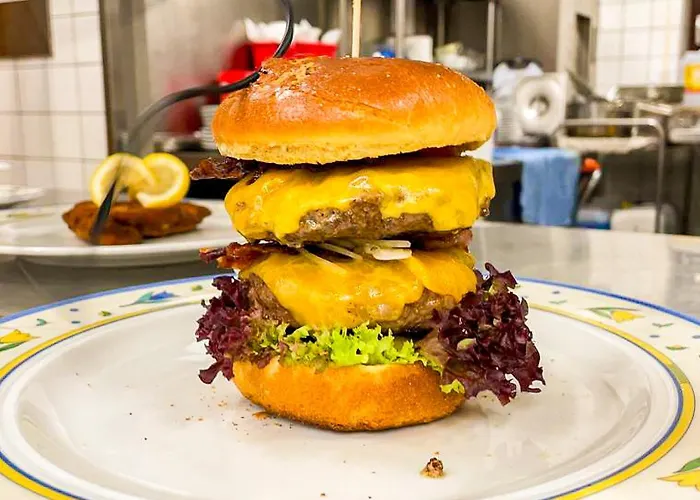 ホテル Und Restaurant Nehrener Hof 3*