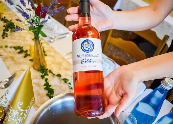 Und Restaurant Nehrener Hof ホテル