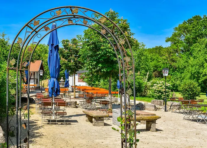 ホテル Und Restaurant Nehrener Hof 3*