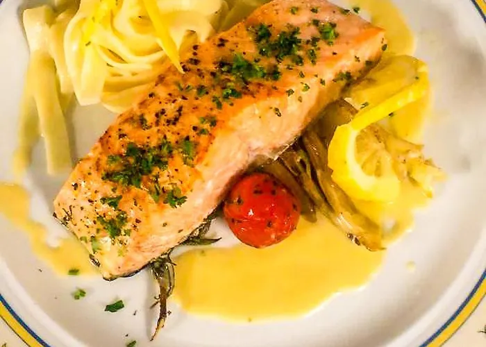 ホテル Und Restaurant Nehrener Hof