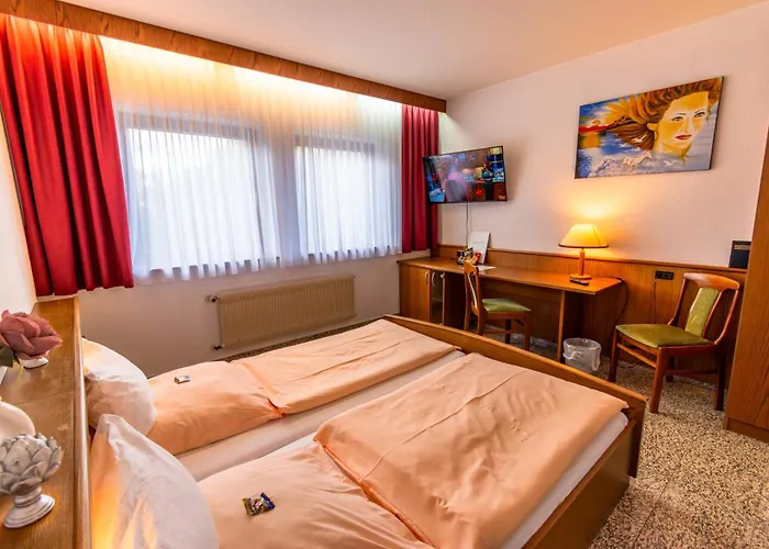 ホテル Und Restaurant Nehrener Hof 3*