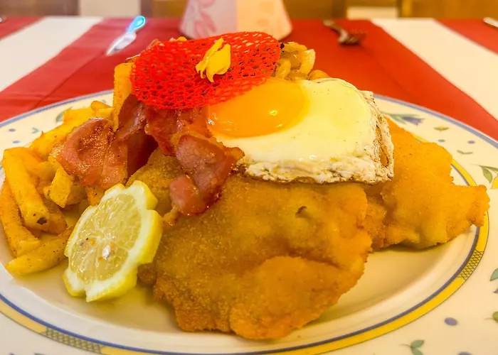 Und Restaurant Nehrener Hof ホテル 3*