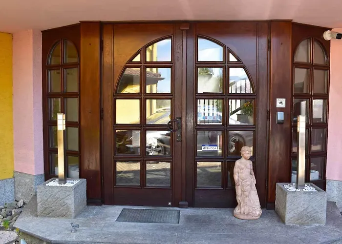 ホテル Und Restaurant Nehrener Hof 3*