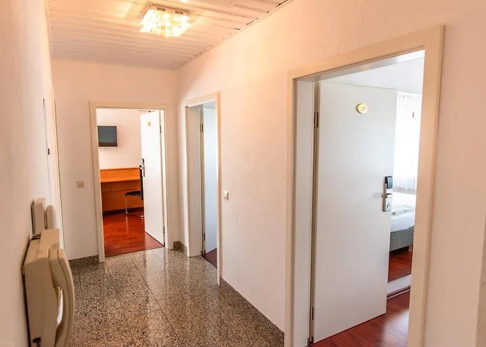 Und Restaurant Nehrener Hof ホテル Nehren