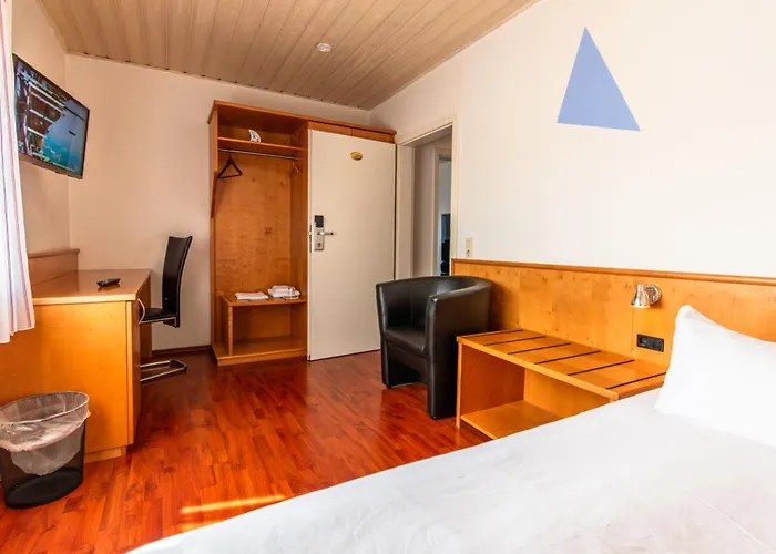 Und Restaurant Nehrener Hof 3*